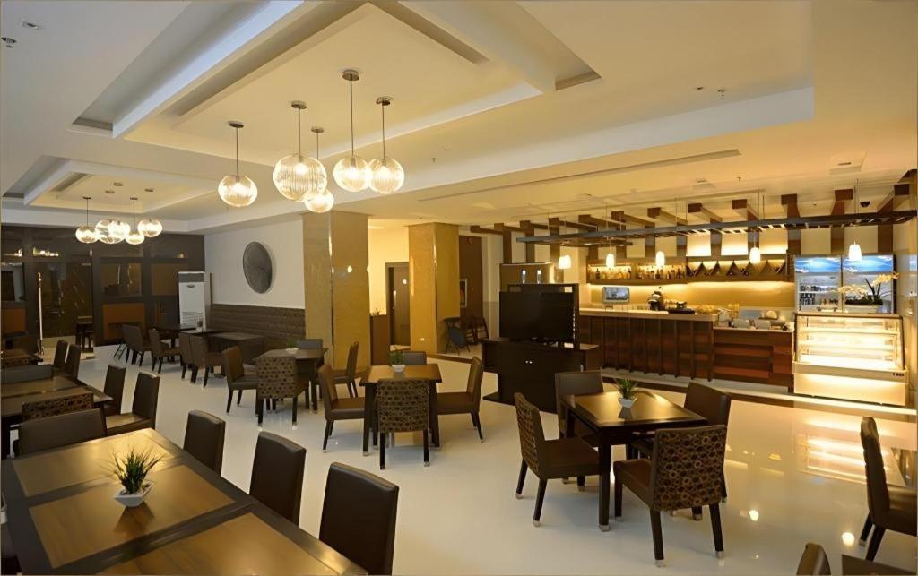 Diversion 21 Hotel Ілоіло Екстер'єр фото