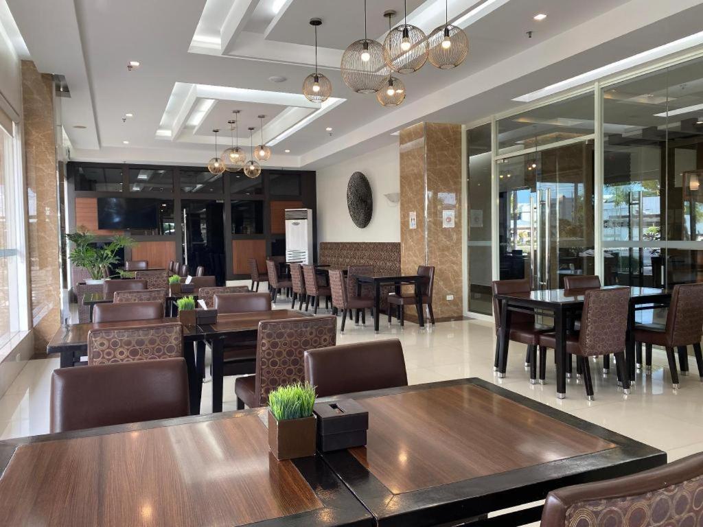 Diversion 21 Hotel Ілоіло Екстер'єр фото