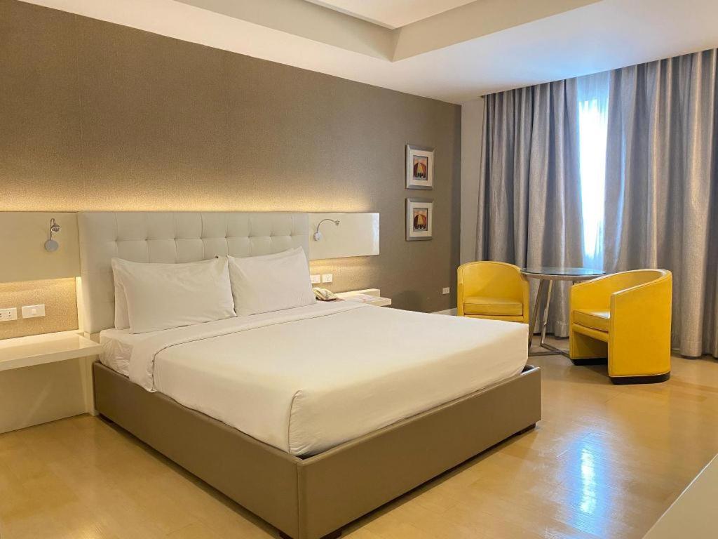 Diversion 21 Hotel Ілоіло Екстер'єр фото