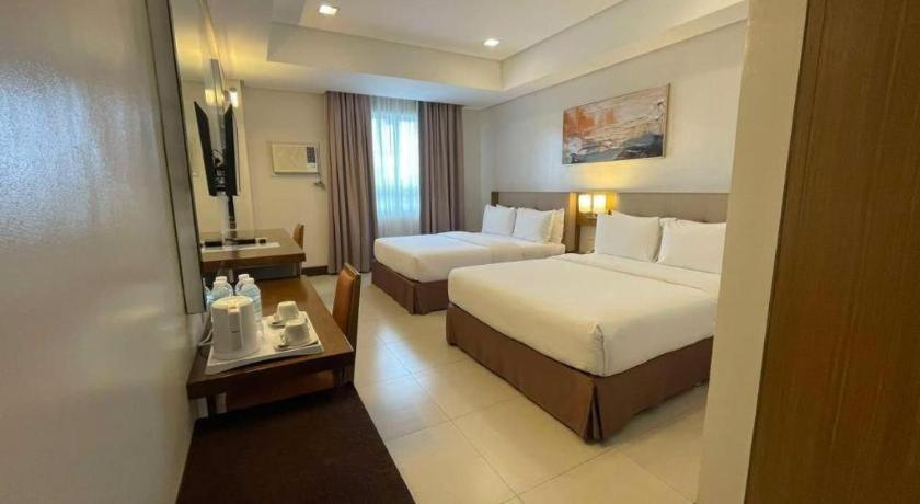 Diversion 21 Hotel Ілоіло Екстер'єр фото