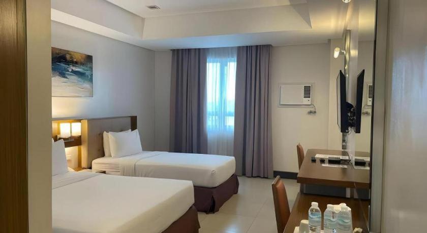 Diversion 21 Hotel Ілоіло Екстер'єр фото